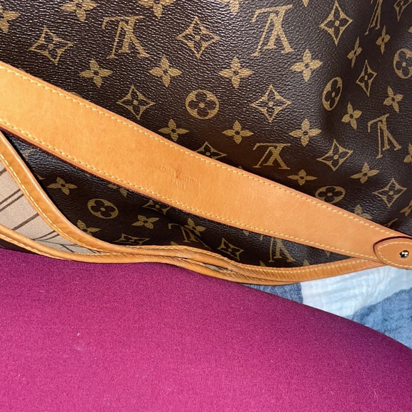 Used but in great condition show signs of wear .. - Picture 13 of 13